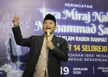 Peringati Isra Mikraj di Desa Selorejo, KKNT 14 UNIRA Malang Hadirkan Alumni AKSI Indosiar