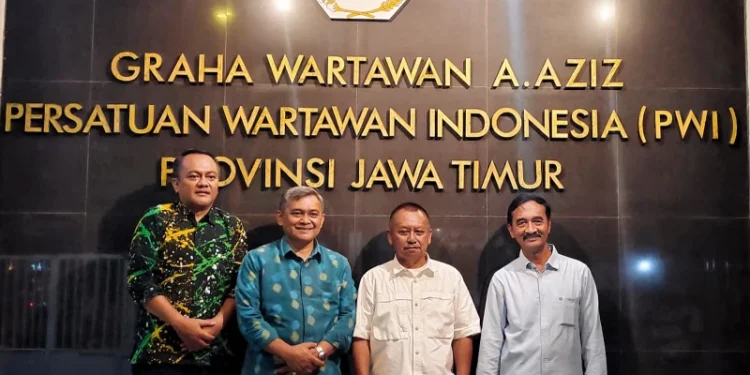 Berdiskusi dengan Ketua PWI Jatim, Kepala Bakorwil Malang Ajak Perkuat Narasi Pengembangan Potensi Selatan Jatim Menuju Malang Megapolitan