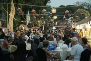 Suasana Sore Hari di Tong Tong Night Market