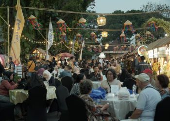 Suasana Sore Hari di Tong Tong Night Market