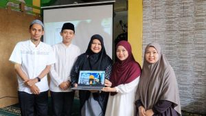 Unira Malang Serahkan ISYARA, Media pembelajaran untuk Anak Tuli