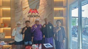 Tim Kerja TosanAji.id bersama Muhammad Ali Yasin di Kantor Yayasan Insan Mutia