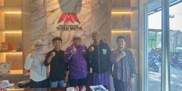 Tim Kerja TosanAji.id bersama Muhammad Ali Yasin di Kantor Yayasan Insan Mutia