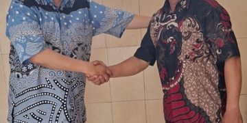 Ka-Ki: Samsul Arifin, S.Pd.I. (Guru PAI SDN Tenggilisrejo, Gondangwetan, Pasuruan dan Mahasiswa MPAI Pascasarjana UNIRA Malang), Dr. Aries Musnandar (Dosen MPAI Pascasarjana UNIRA Malang)